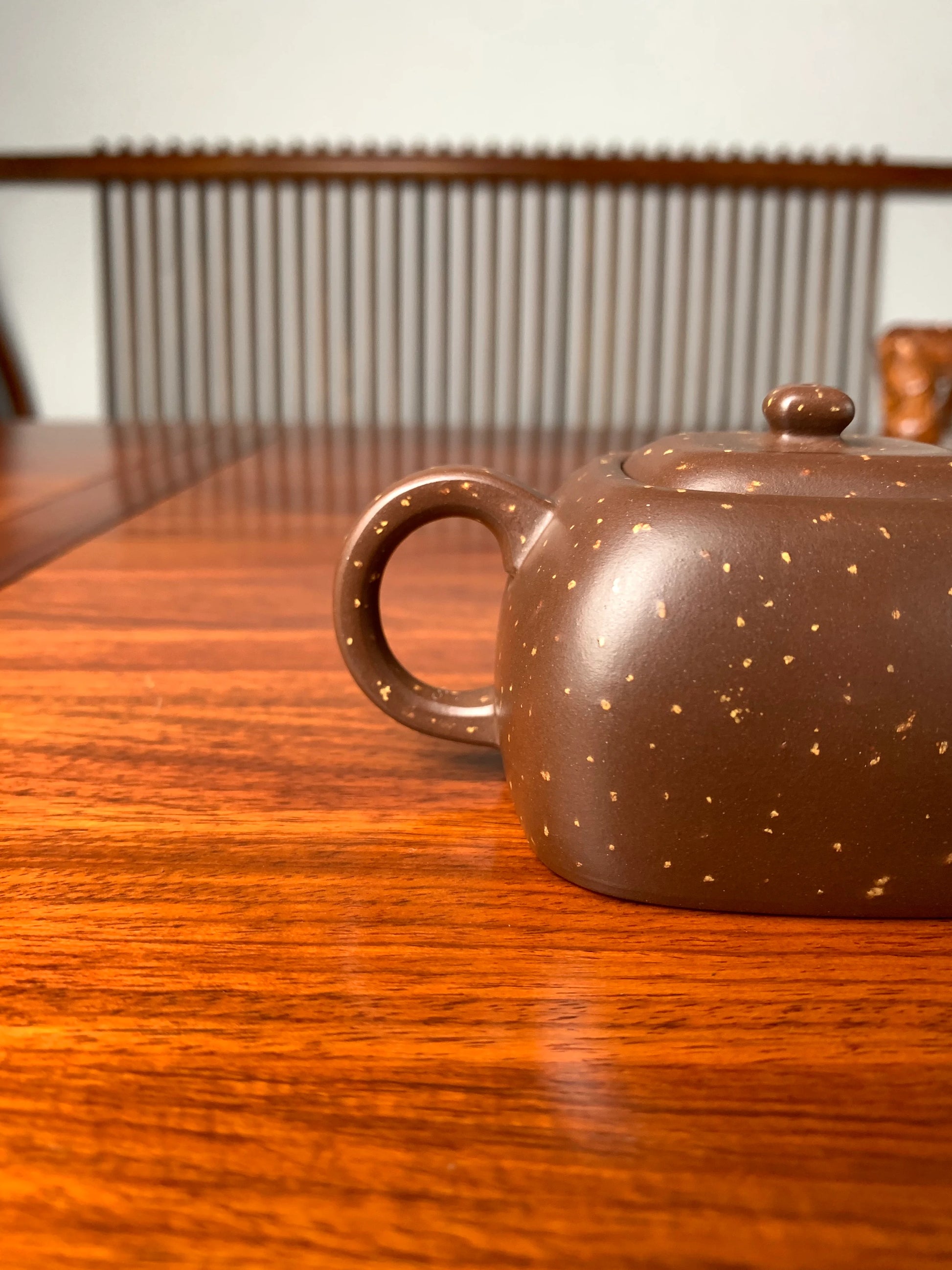 the handle of the zisha teapot named square