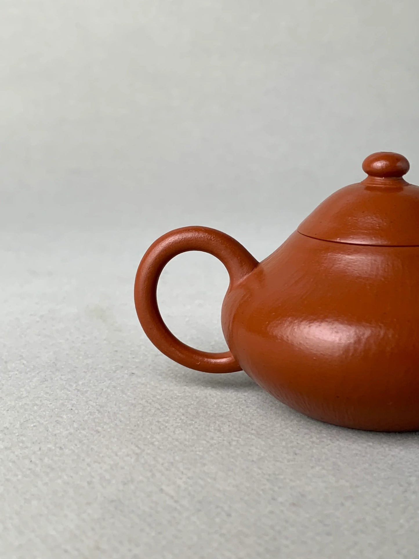 the handle of the authentic yixing teapot li xing