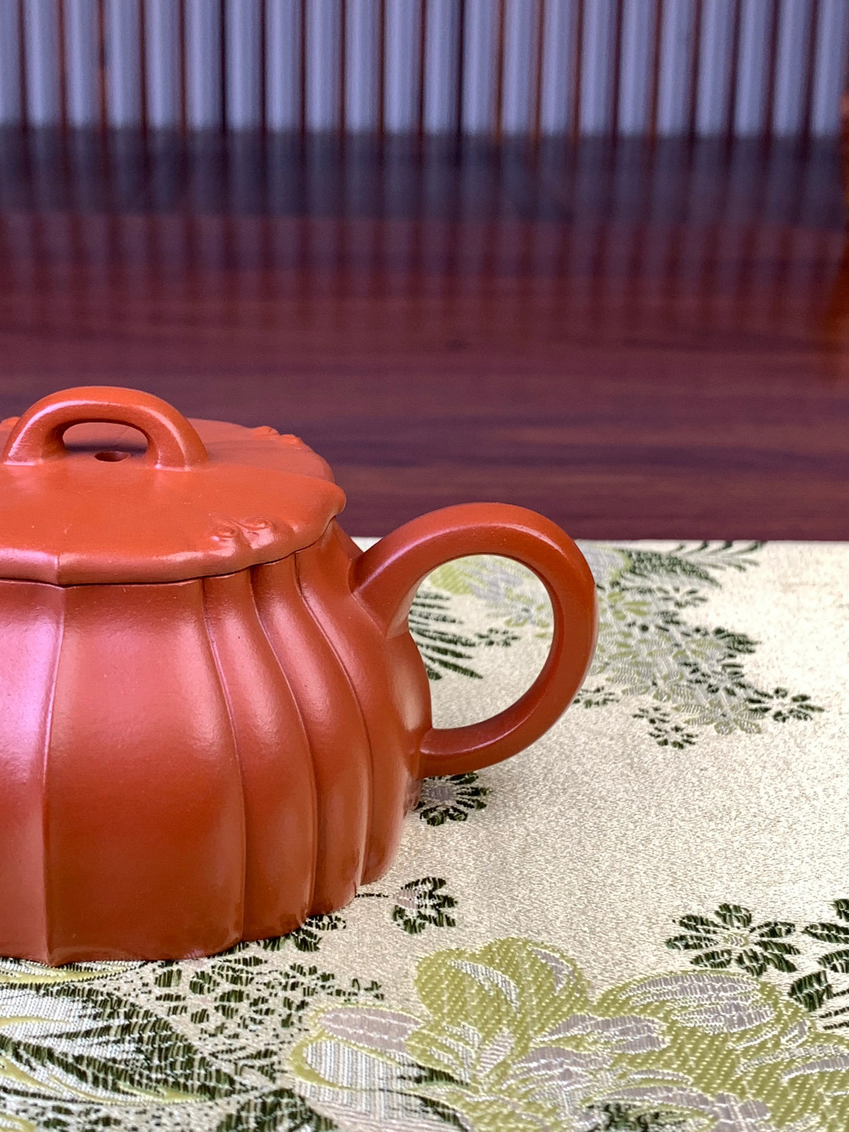 the handle of the yixing zisha clay teapot lian yun