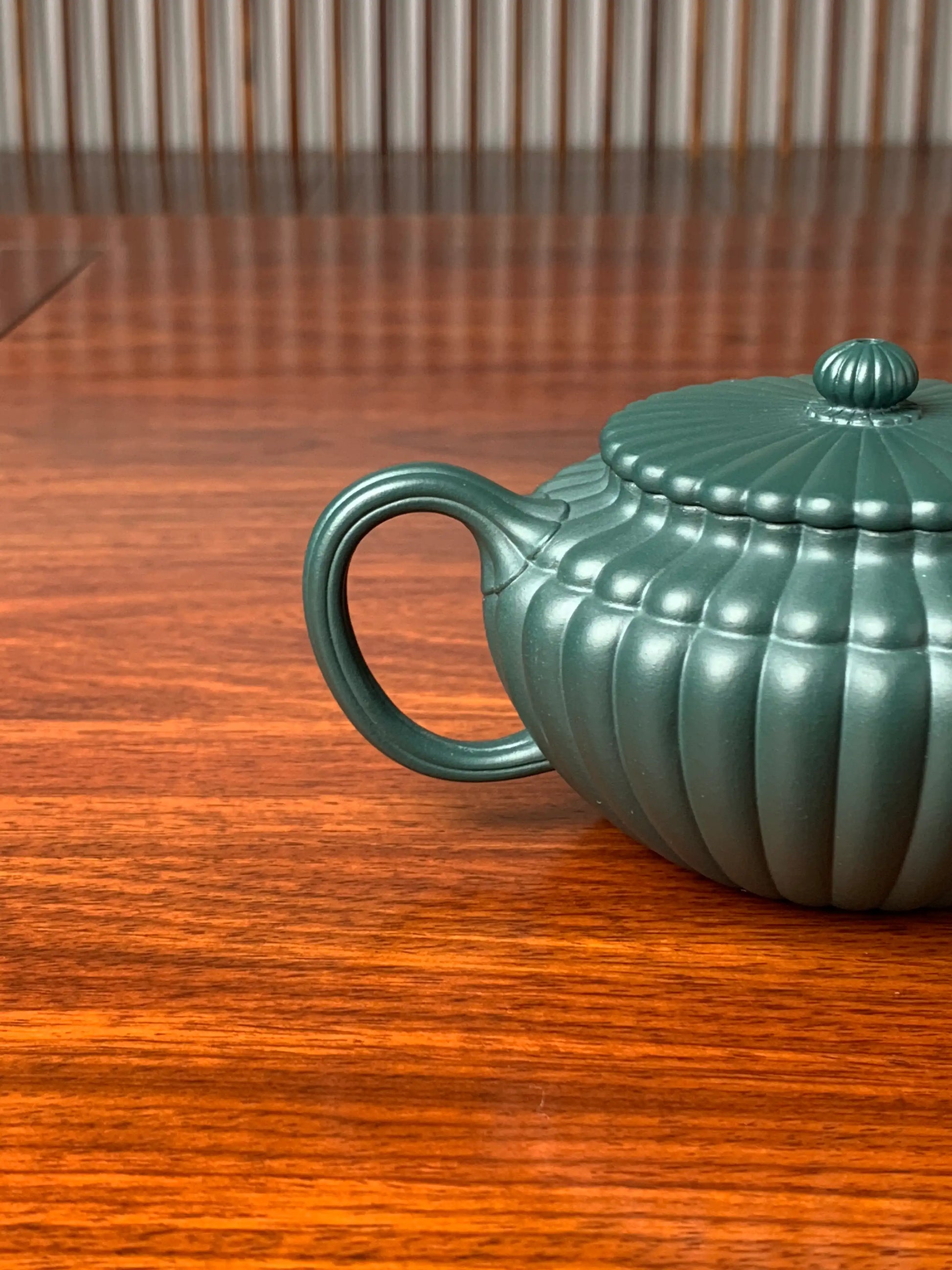 the handle of the teapot zisha yun bian