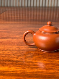 the handle of the small yixing teapot shui ping
