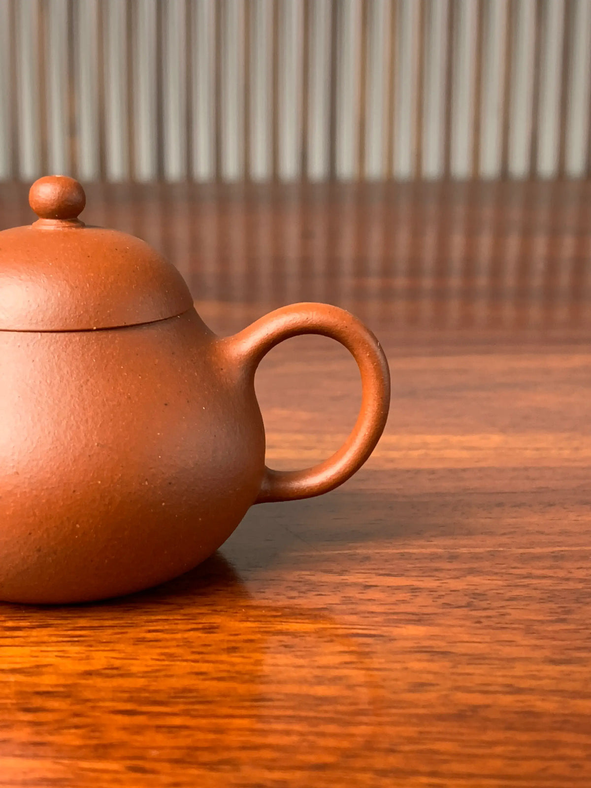 the handle of the small yixing teapot li xing 