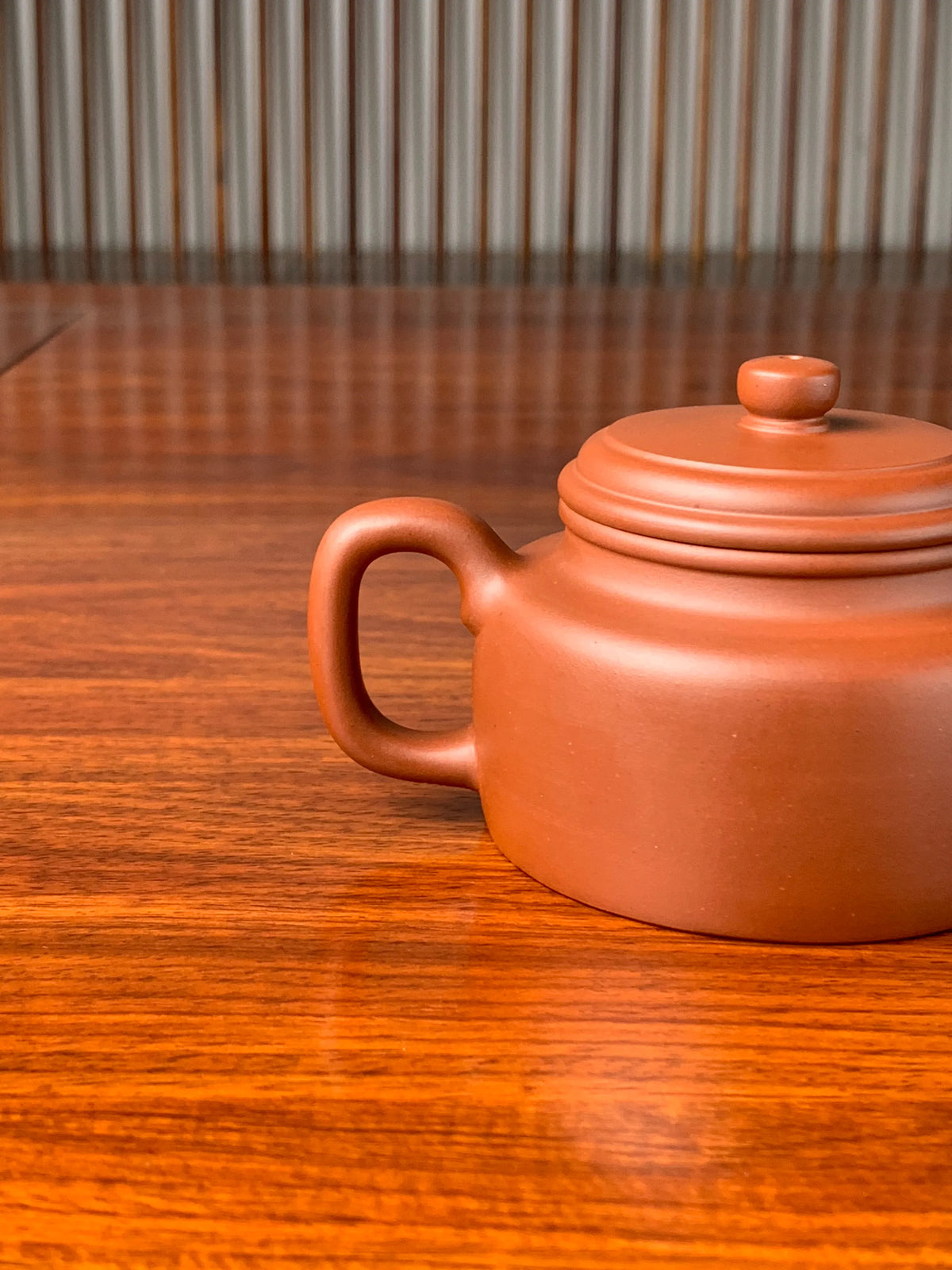 handle of the collectible teapot de zhong