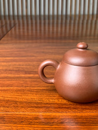 the handle of the zisha teapot