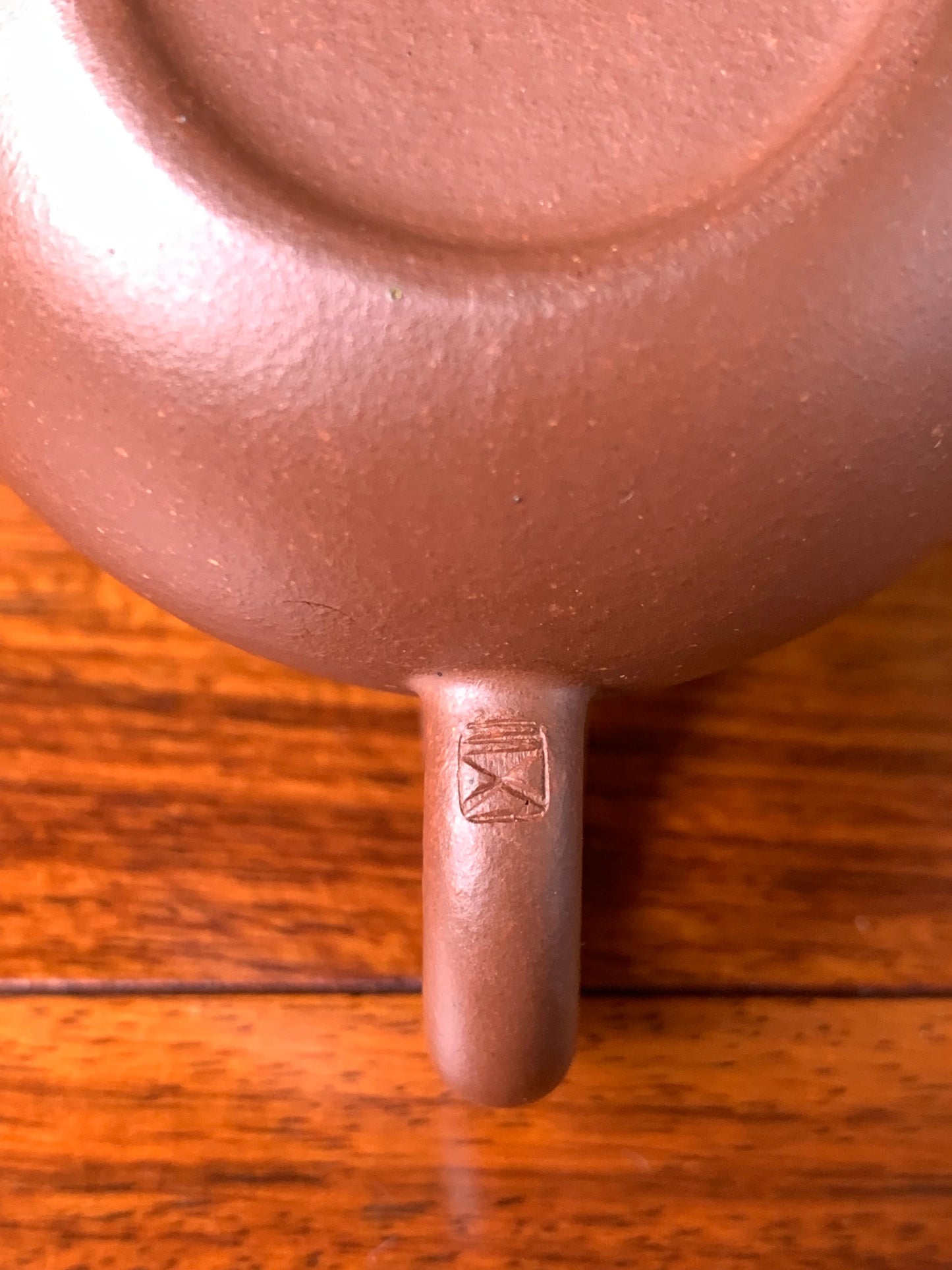 there is a handle mark on the zisha teapot