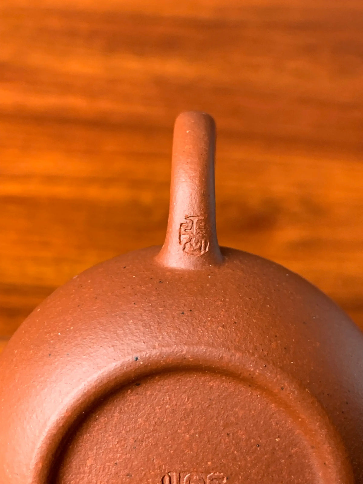 the handle mark of the small yixing teapot li xing 