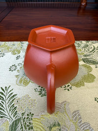 The exquisitely crafted teapot bottom and handle.