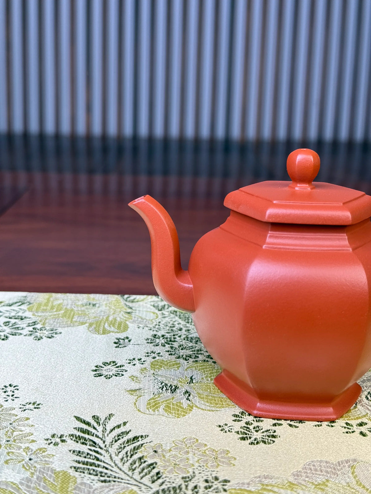the spout of the handmade yixing teapot liu fang gong deng