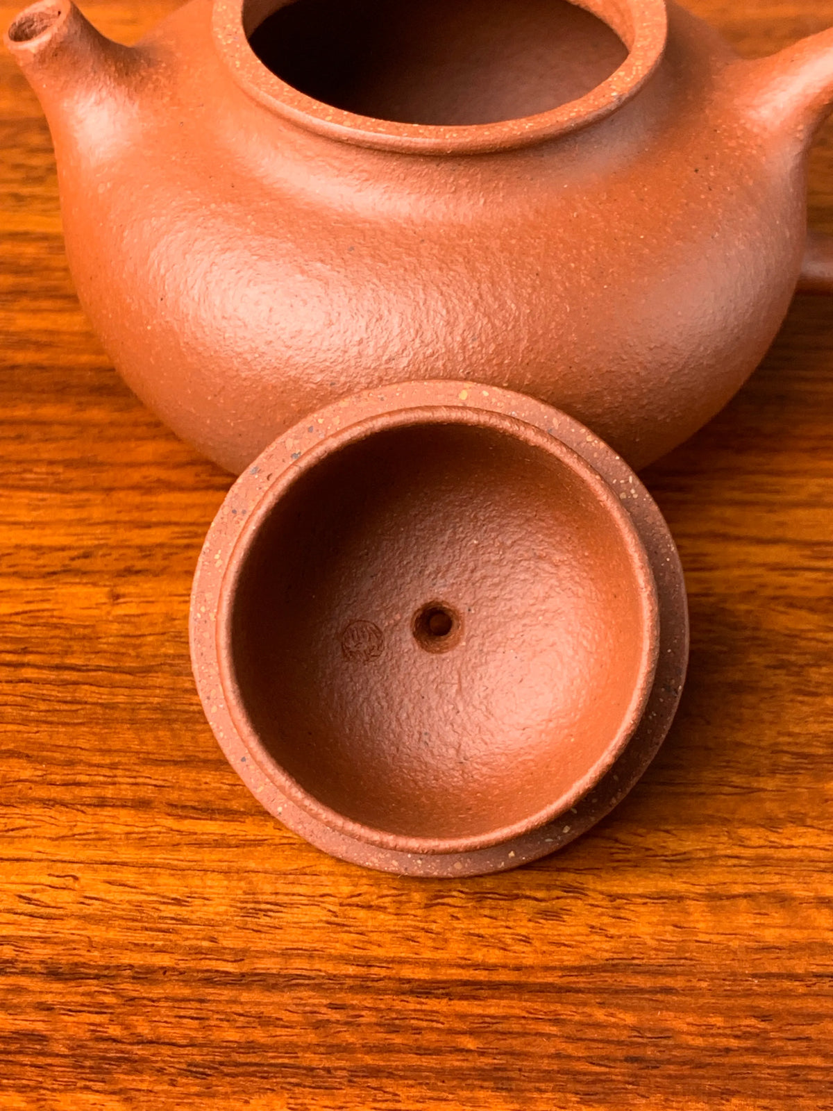 a teapot mark of potter wang lin in the lid