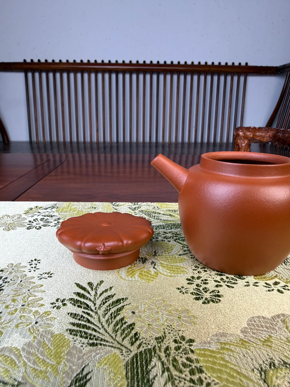 the lid and spout of the handmade yixing teapot jun hat