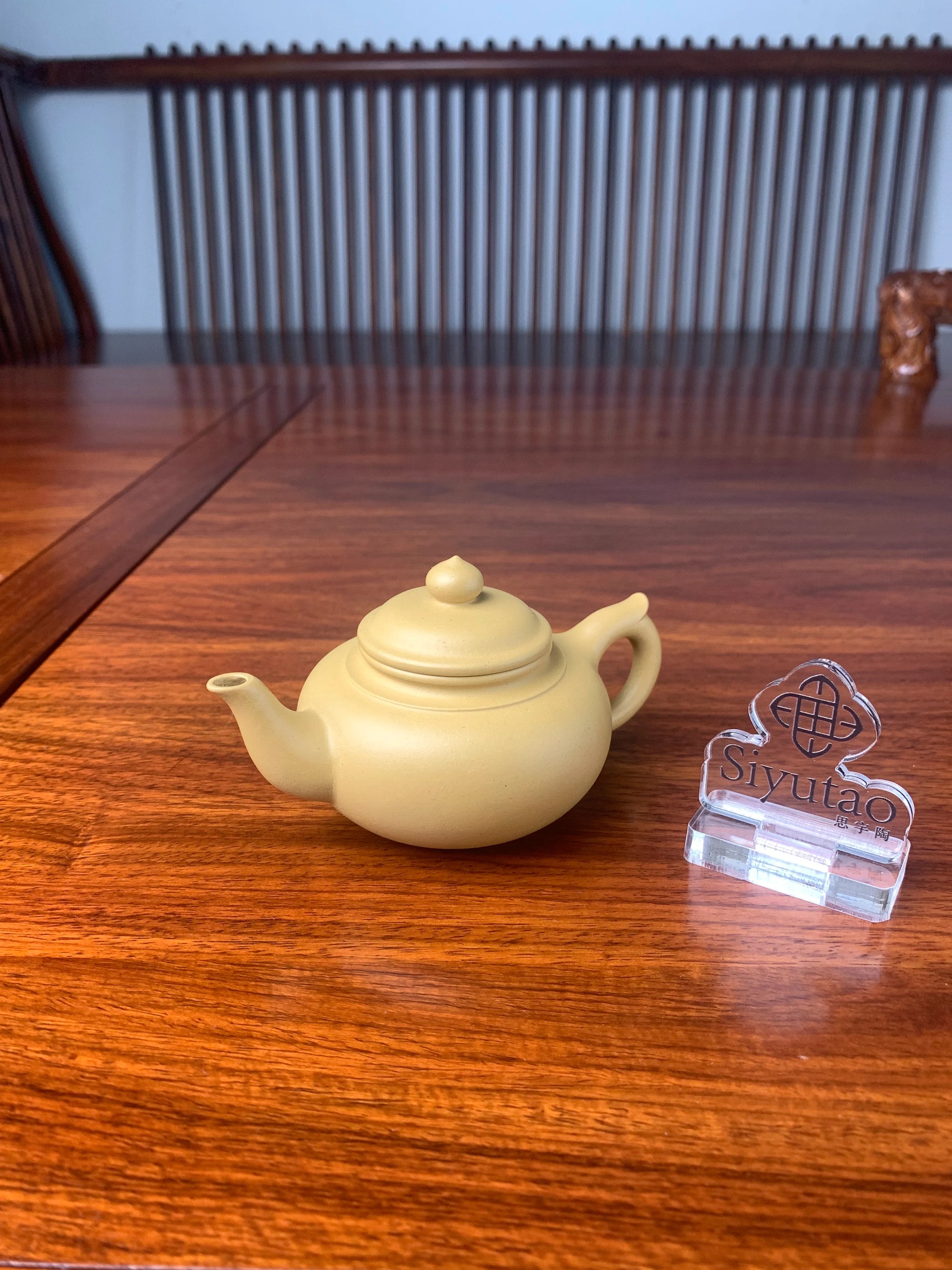 handmade yixing teapot named xiao ying right view