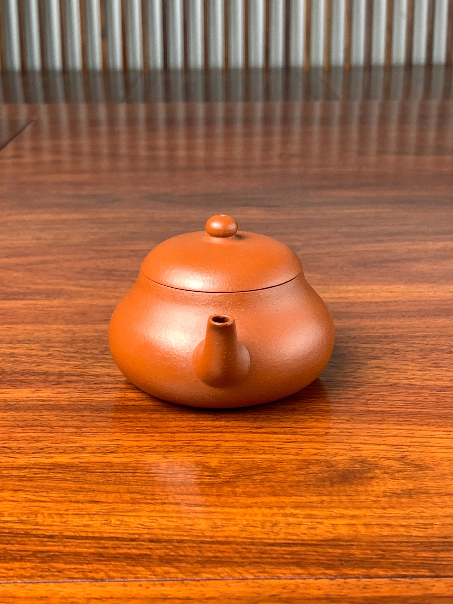 the side view of the handmade yixing teapot jun de