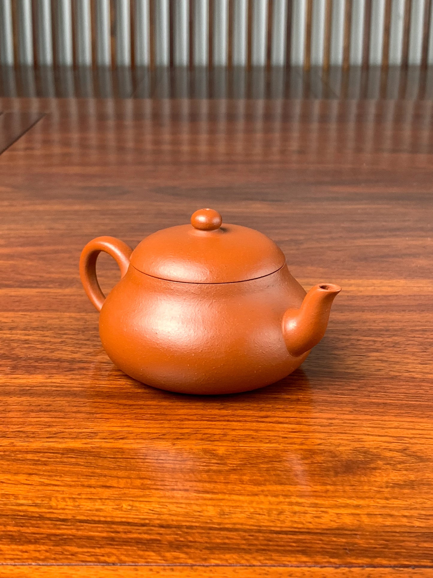 the left view of the handmade yixing teapot jun de