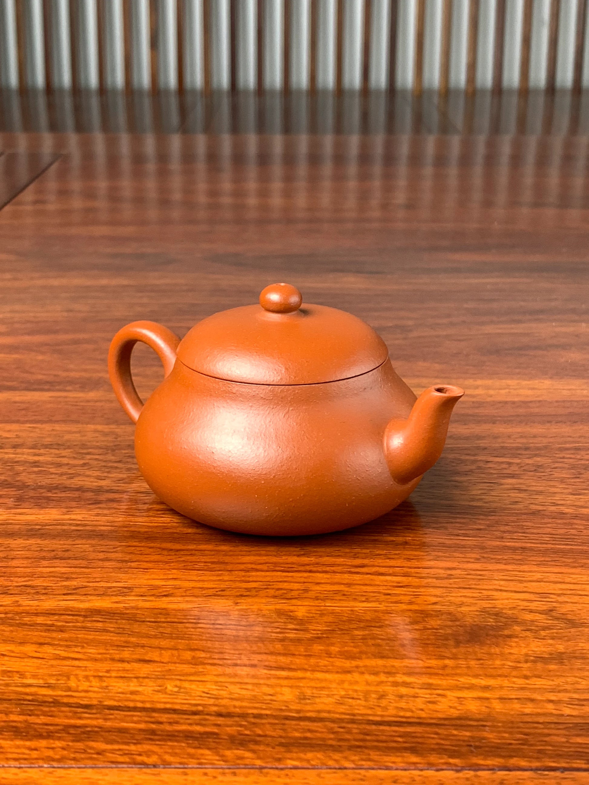 the left view of the handmade yixing teapot jun de