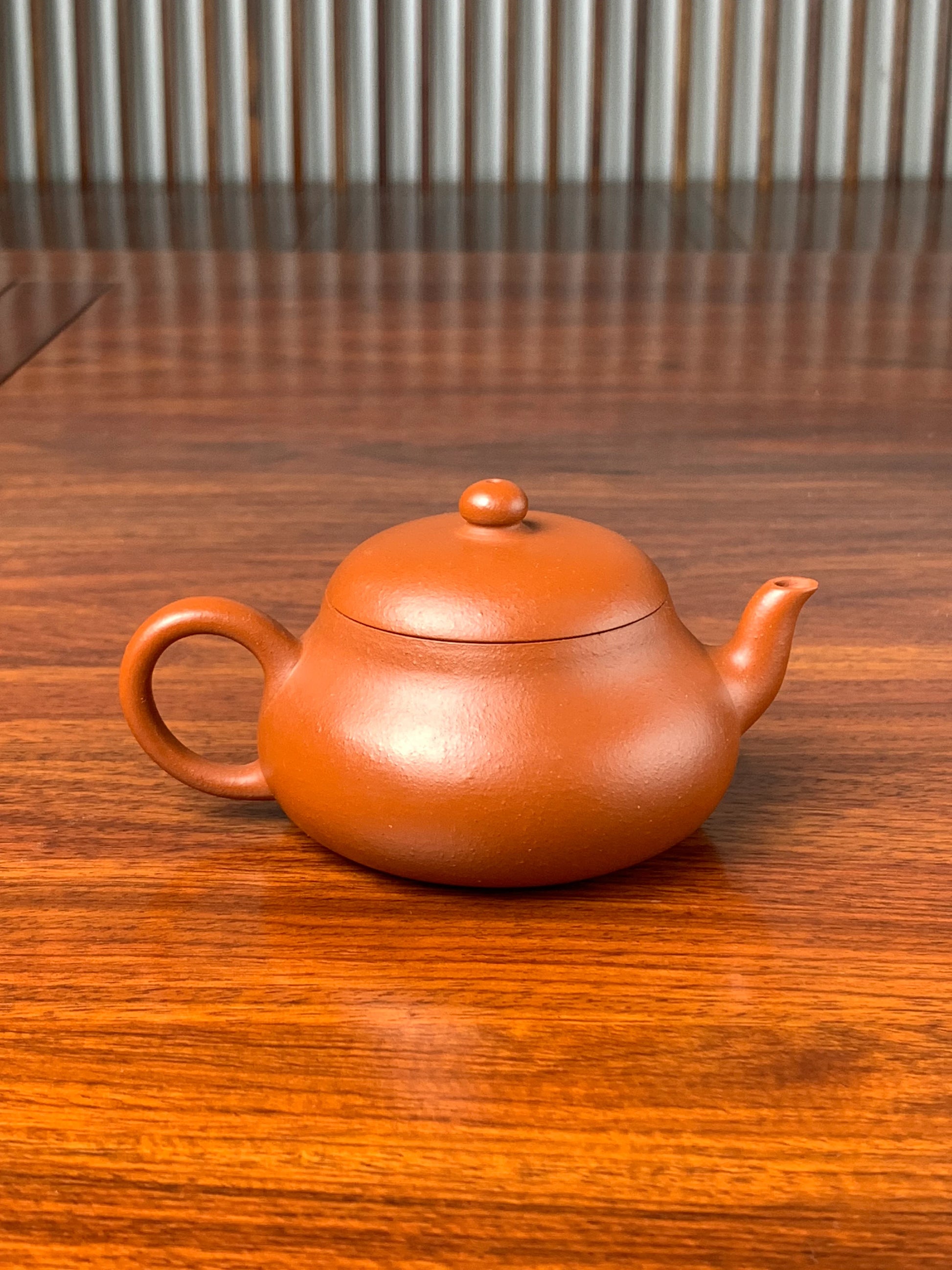 the back view of the handmade yixing teapot jun de