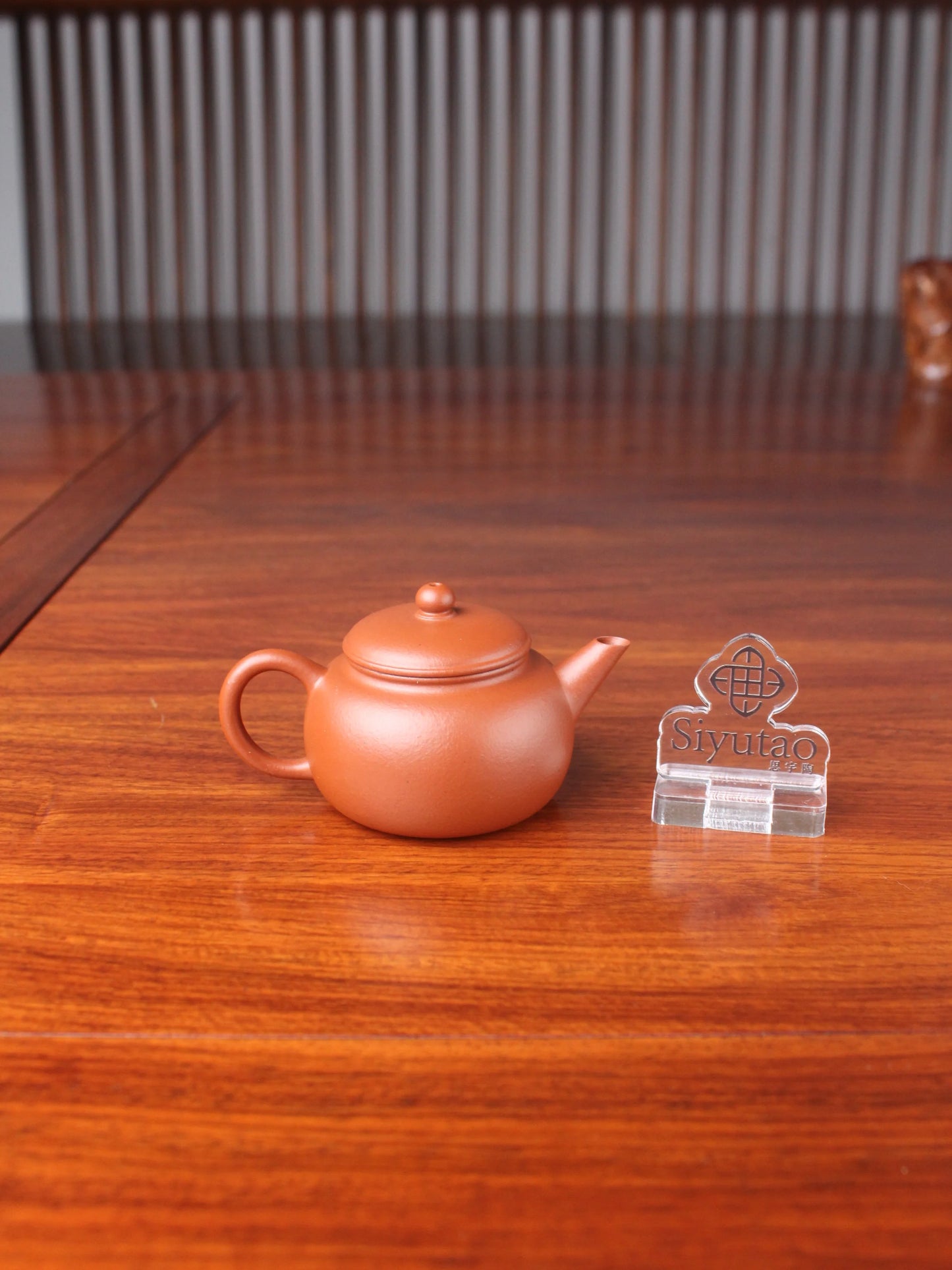 the back view of the handmade yixing teapot pao zun