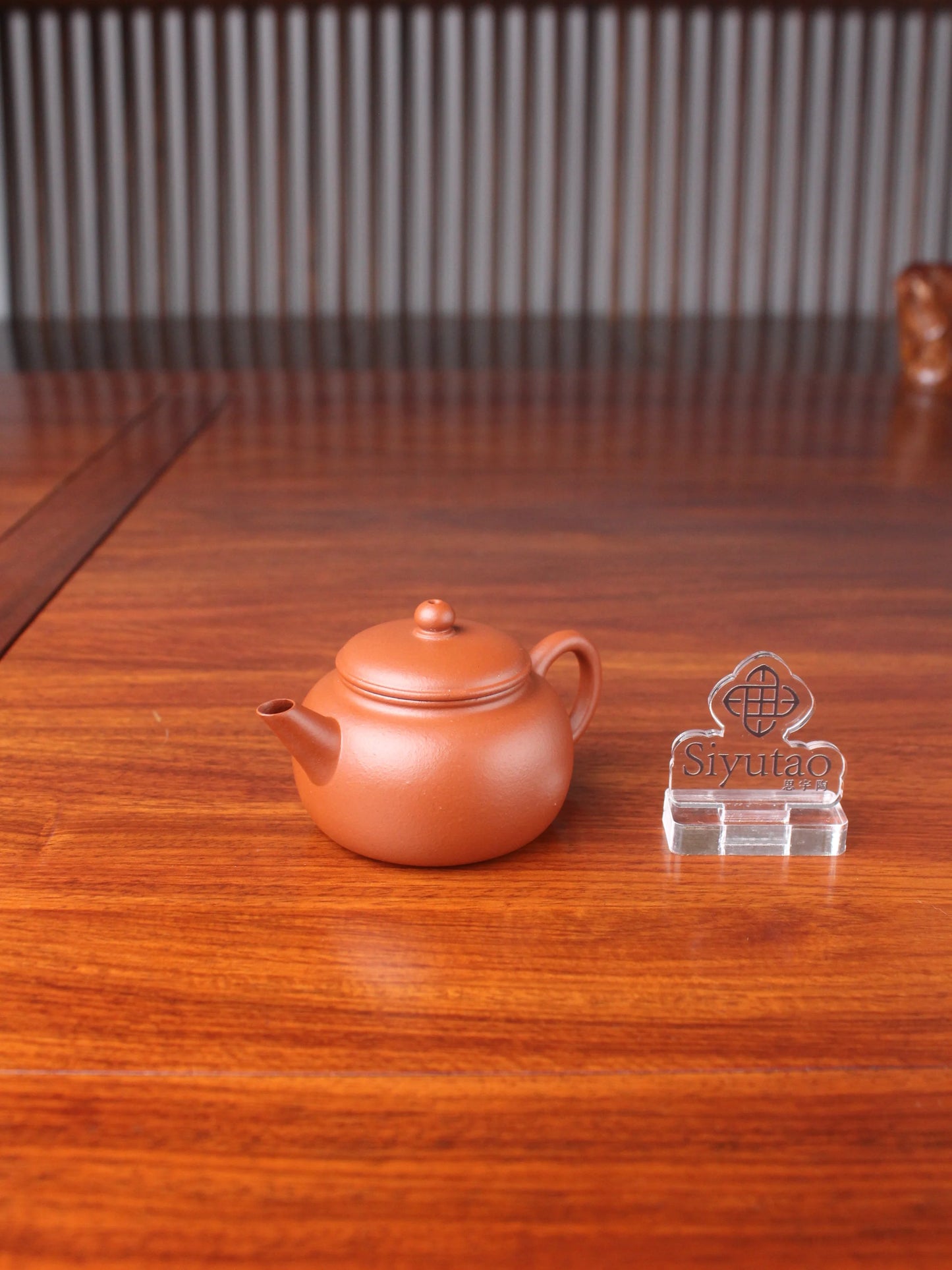 the left view of the handmade yixing teapot pao zun