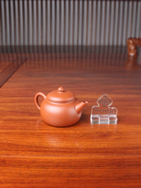 the side view of the handmade yixing teapot pao zun