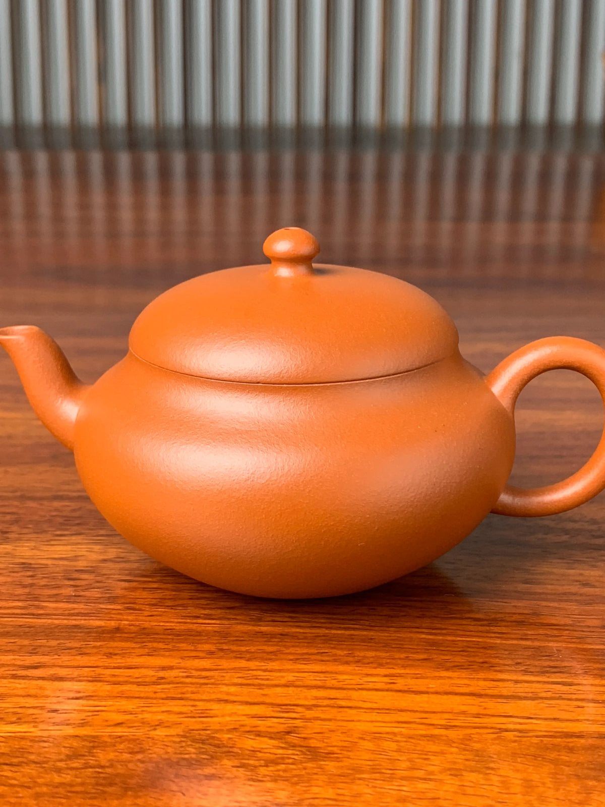 the teapot body of the handmade yixing teapot yuan ju