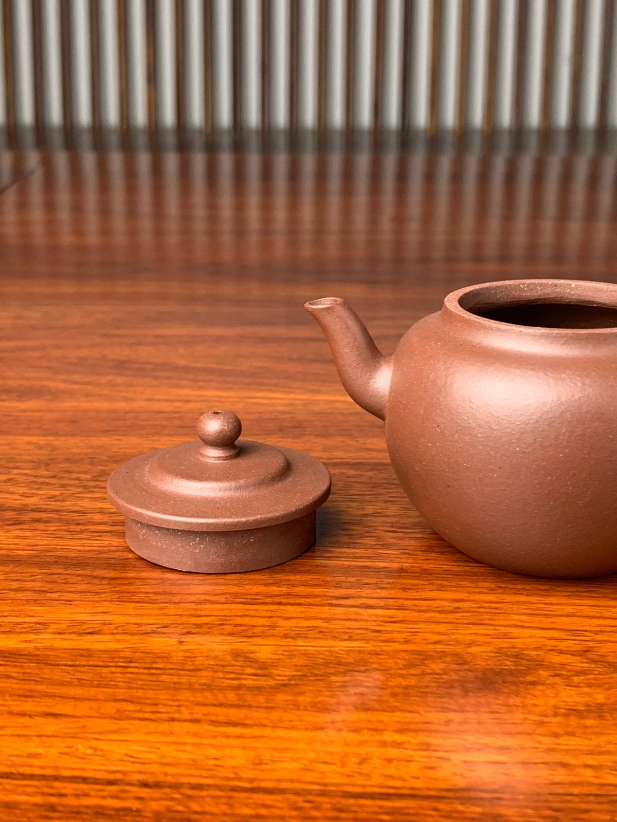 the lid and the spout of the handmade yixing teapot ping gai lian zi