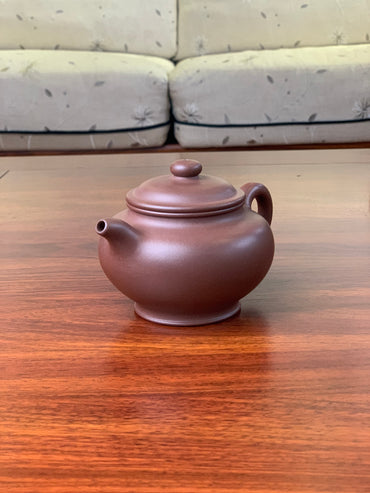 handmade yixing teapot artwork named duo zhi fully handmade by famous artist wei ren from dicaoqing
