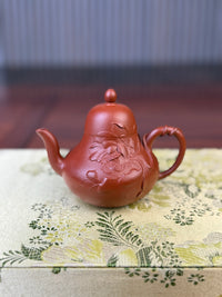 handmade yixing teapot si ting on the table