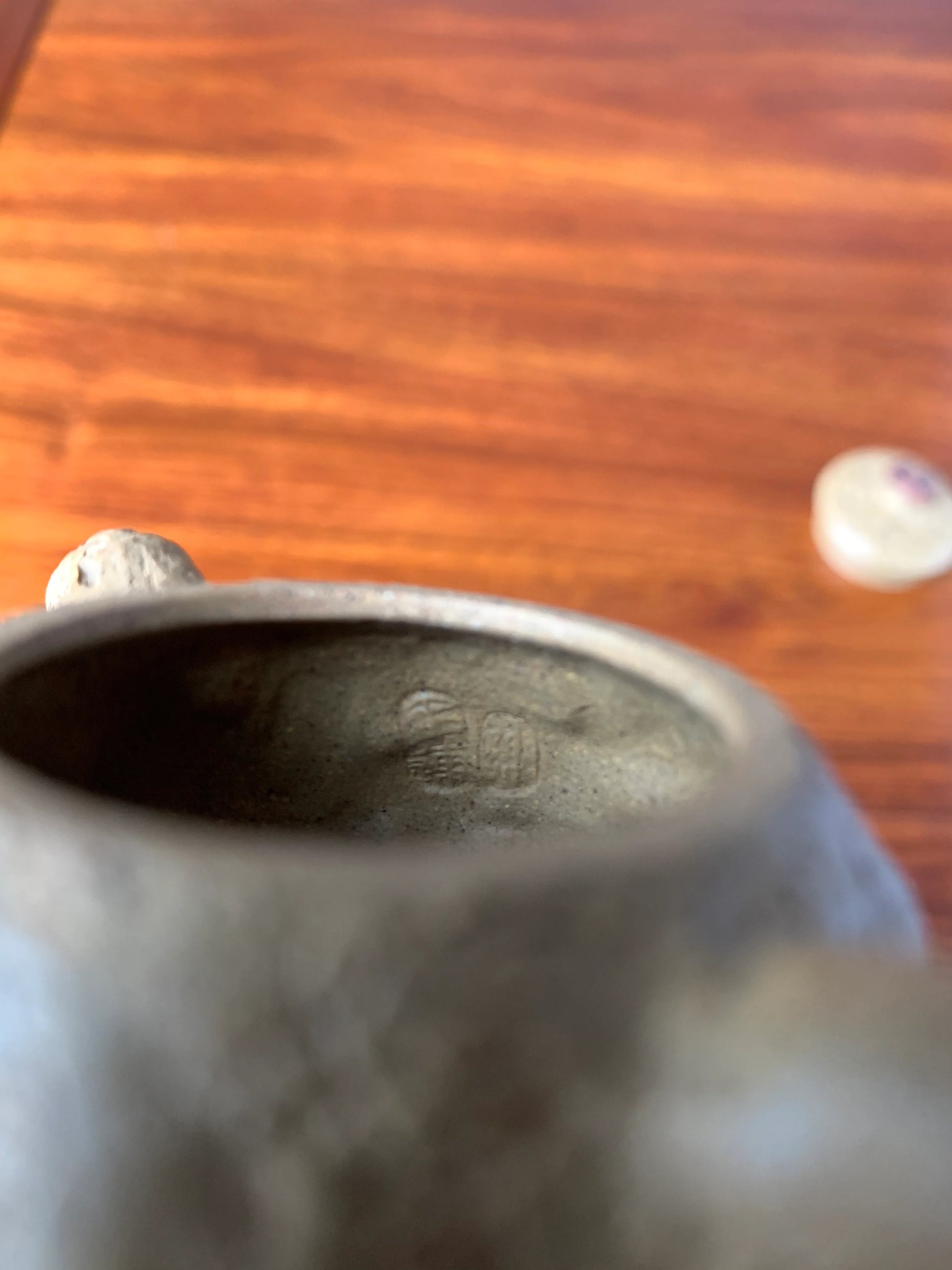 the inside marks and Traces of handwork in the yixing teapot