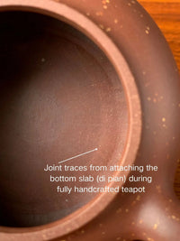 Joint traces from attaching the bottom slab (di pian) during fully handcrafted teapot