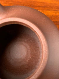 the inside tool marks of handmade the yixing zisha clay teapot rong tian