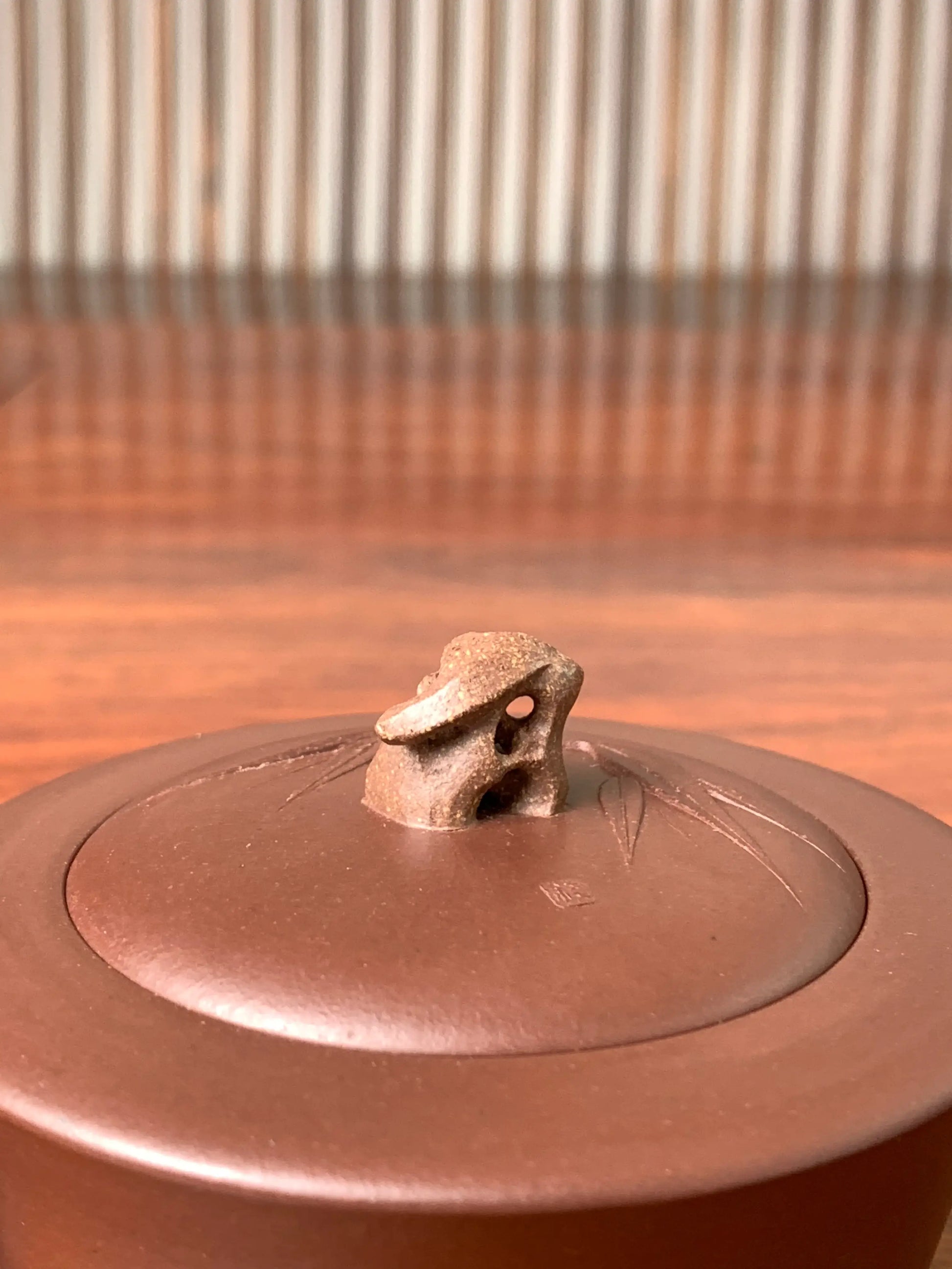 Right-side view showing the details of the teapot lid and the hollowed-out knob
