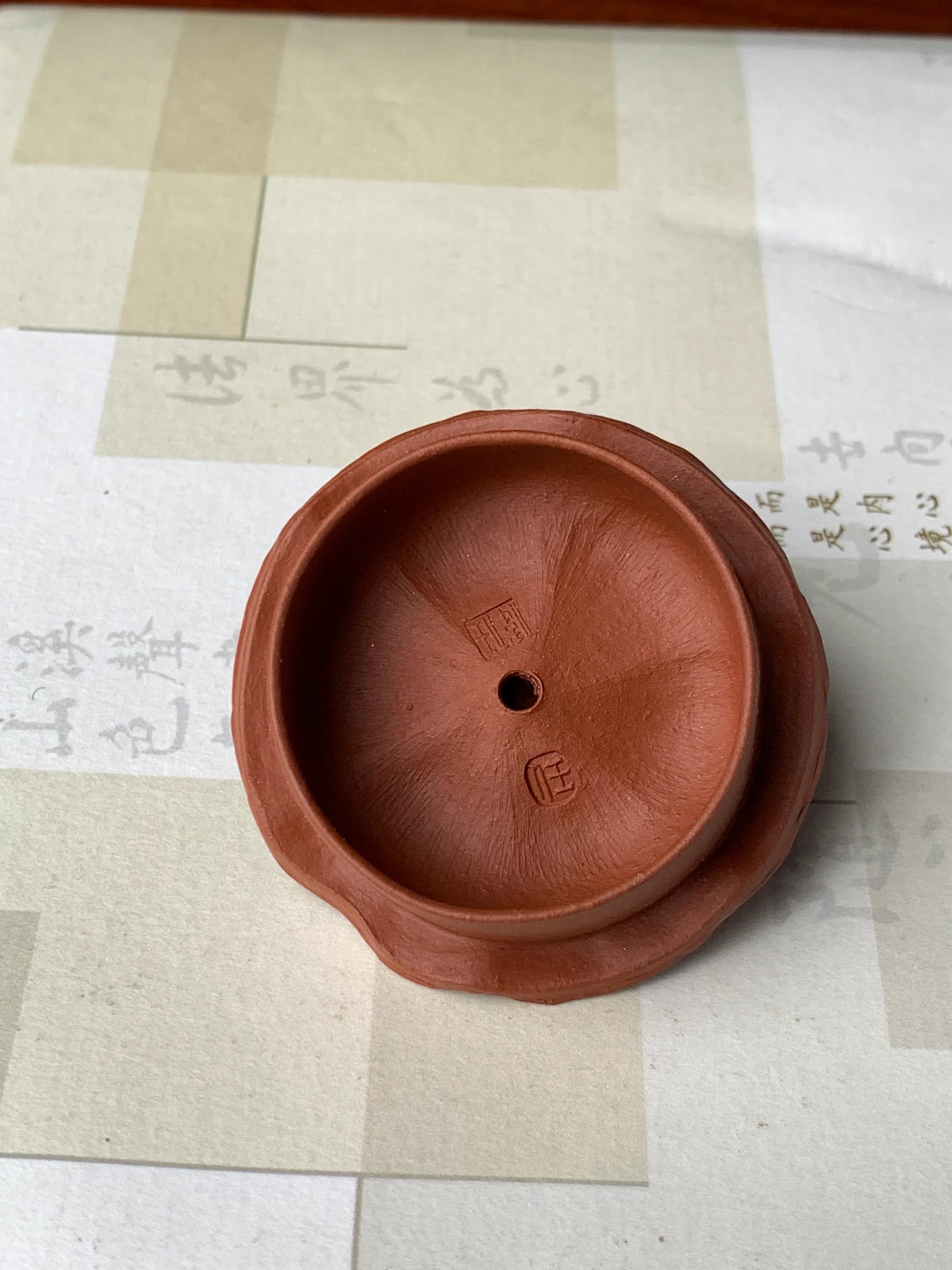 Photo of the inside of the teapot lid