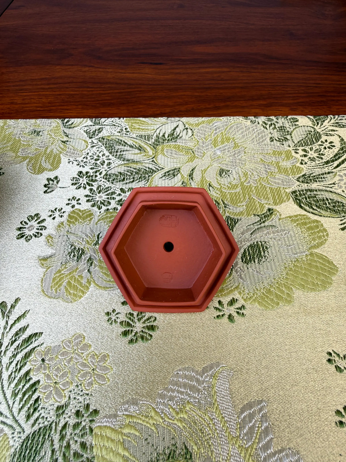 teapot marks of potter wang tao in the lid