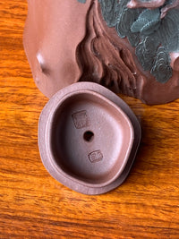 Seal of the artist Wu Hong Kang on the inside of the teapot lid