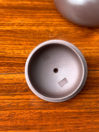 there are two lid marks of the artist in the lid