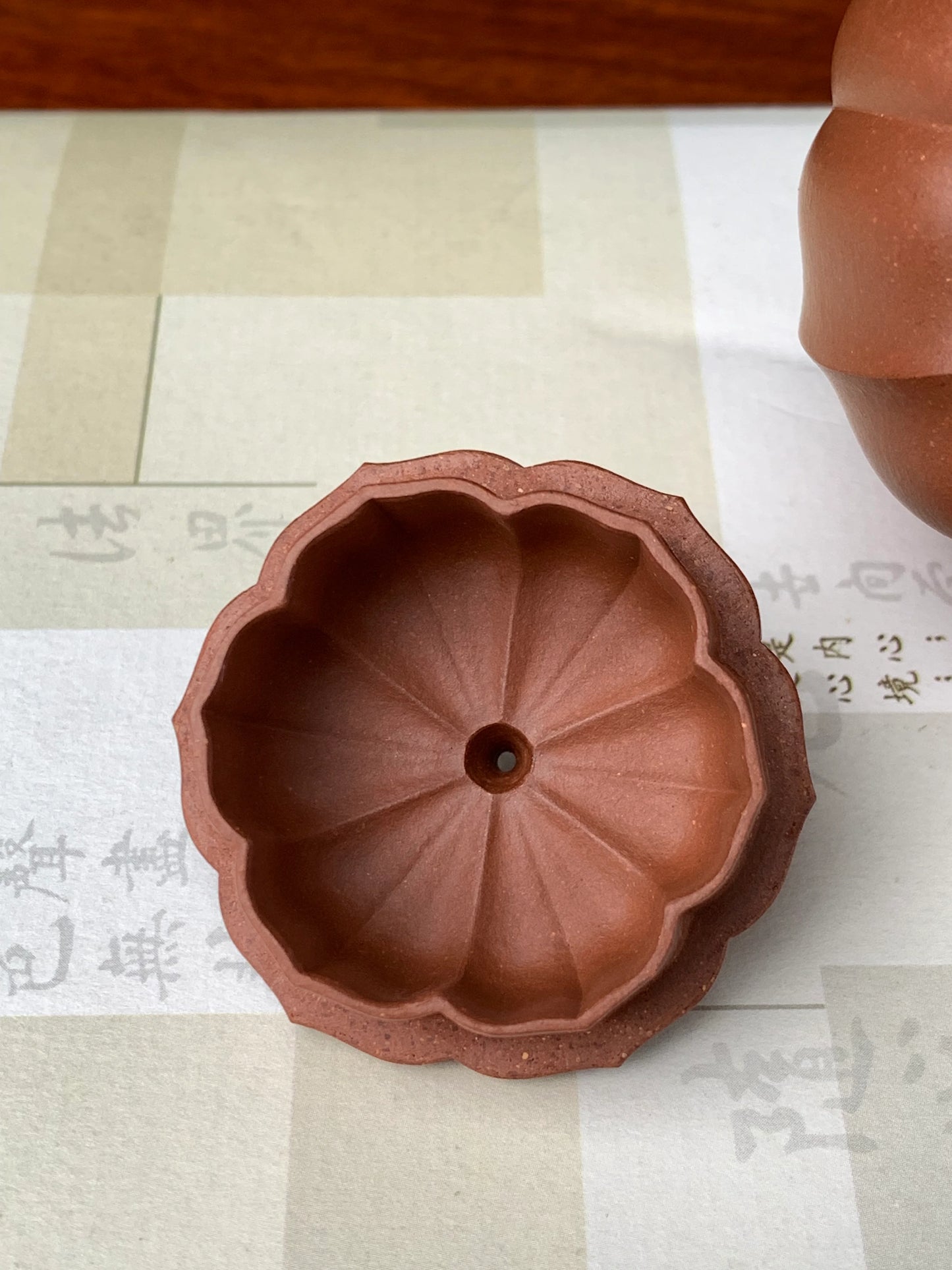 Photo of the interior of the teapot lid.
