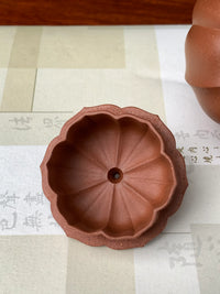Photo of the interior of the teapot lid.