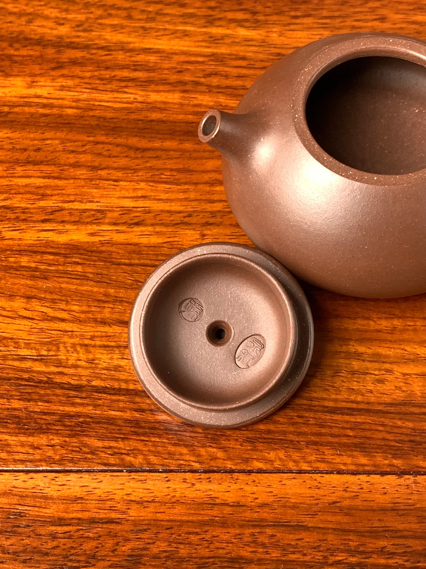 the lid marks of the yixing teapot