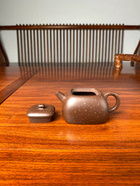 the lid and teapot body on the table