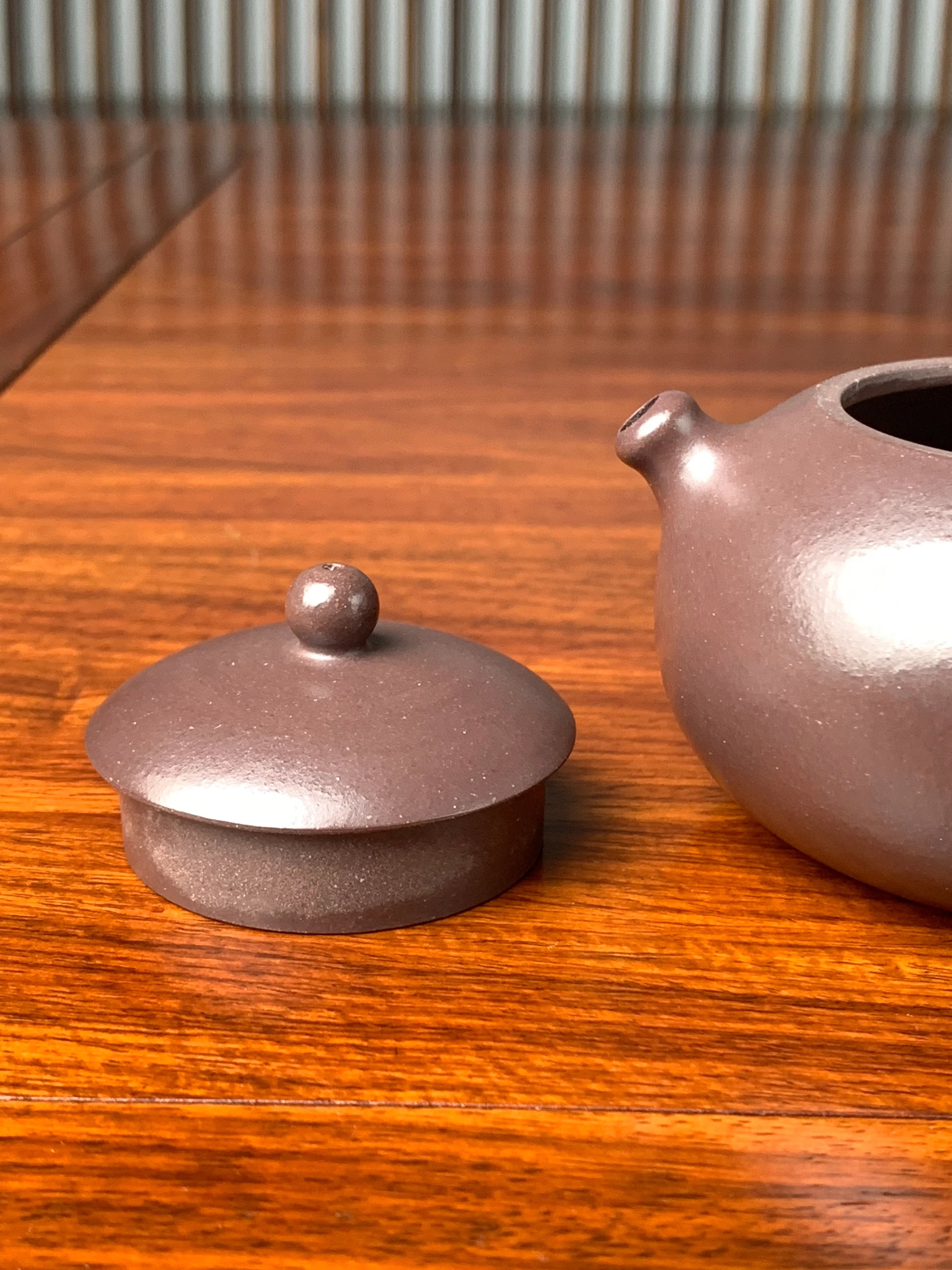Photo of the zisha teapot's lid and spout