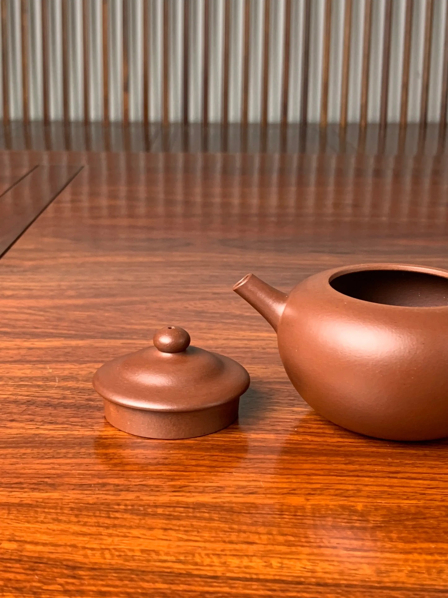 the lid and teapot body on the table