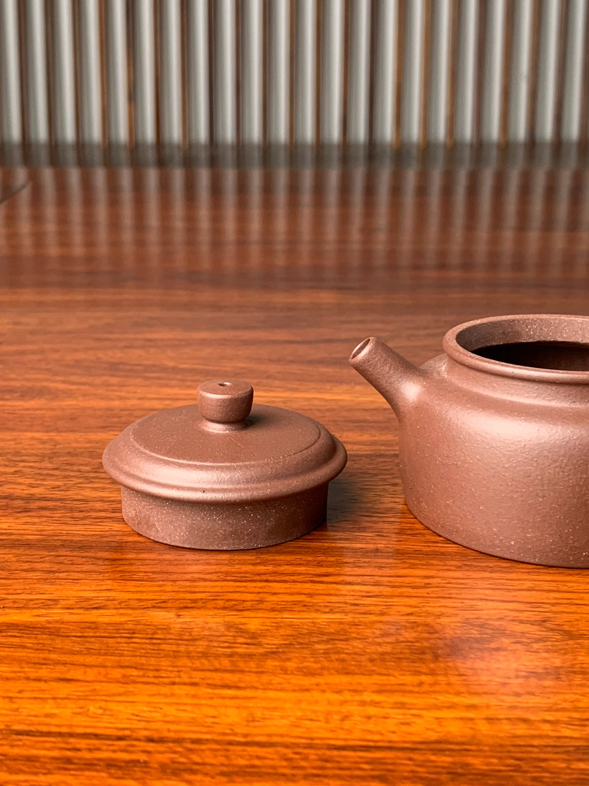 the lid and spout of the yixing zisha teapot de zhong