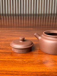 the lid and spout of the yixing zisha teapot de zhong