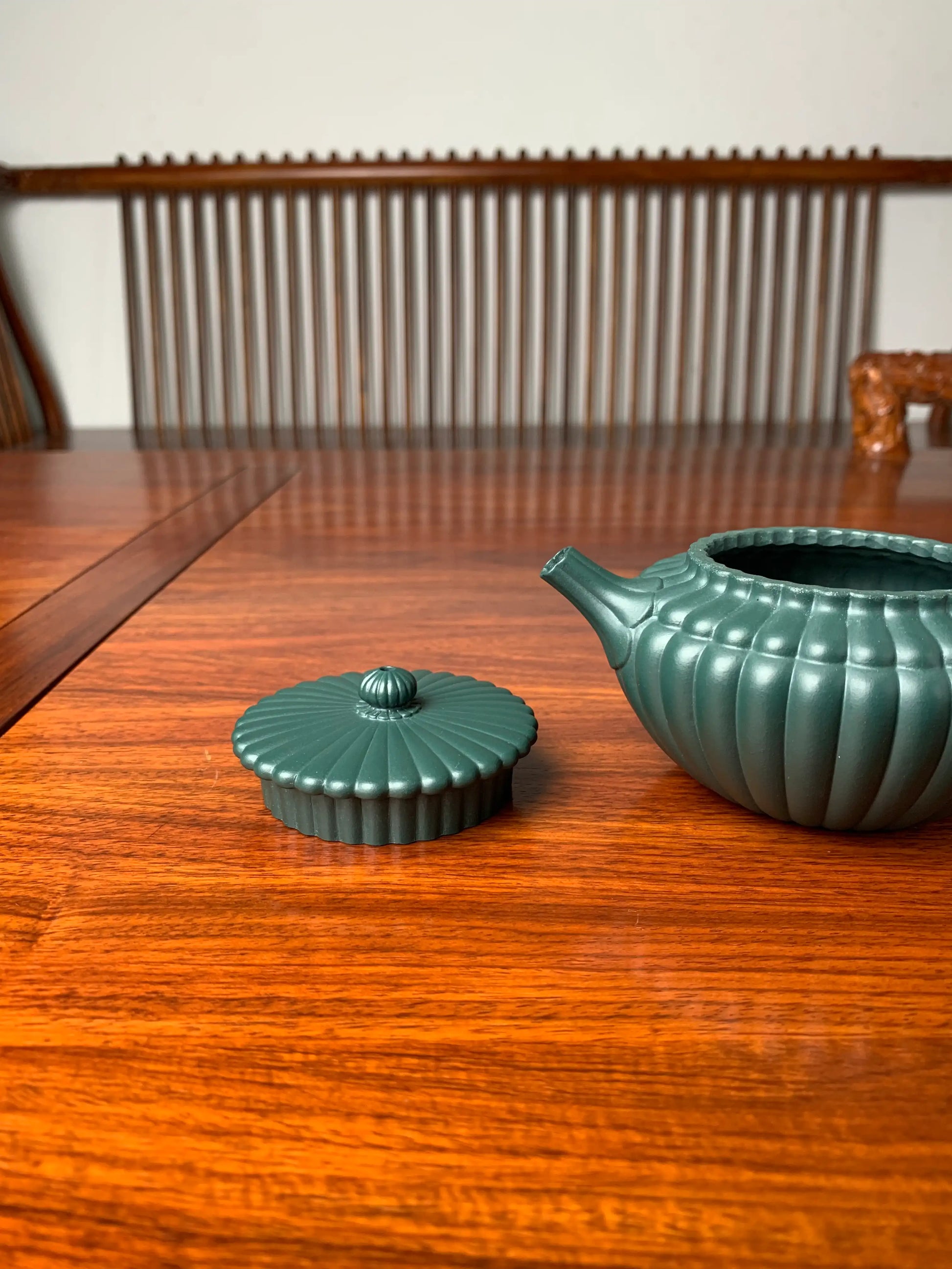 the lid and the spout of the teapot zisha yun bian