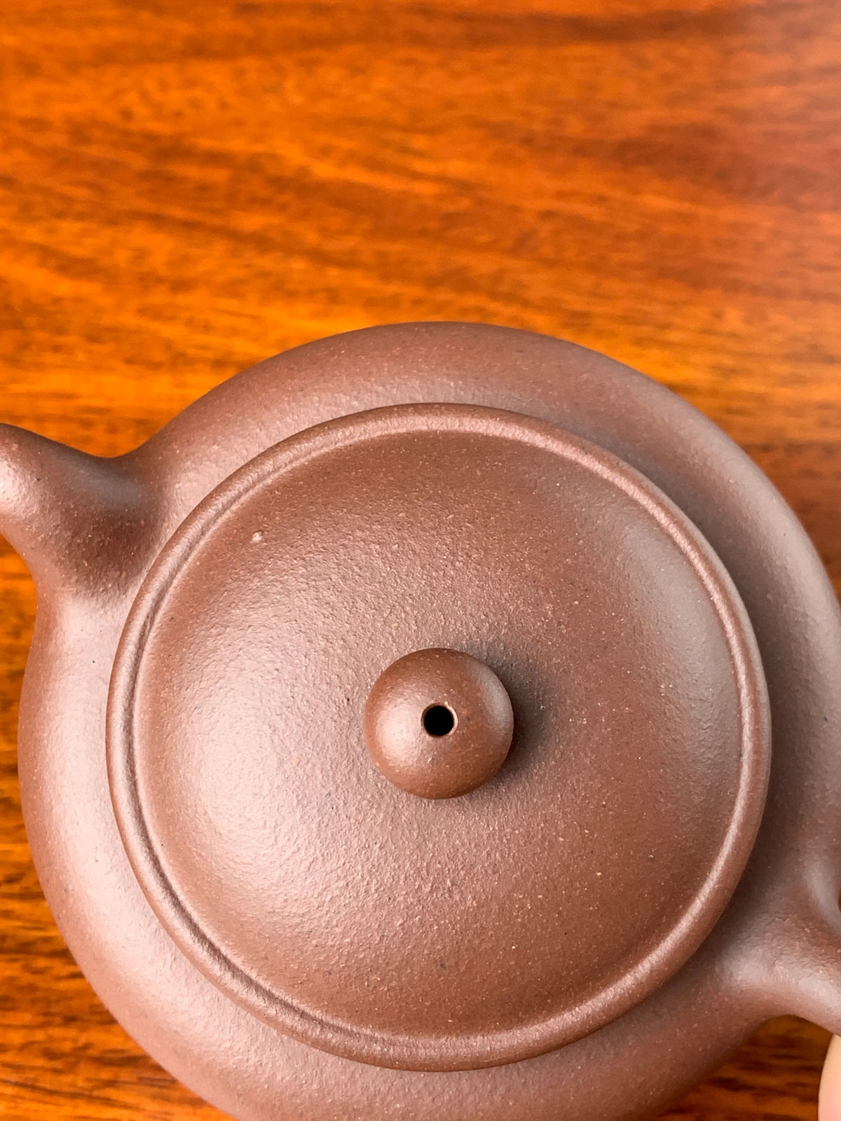 the lid of the handmade yixing teapot handmade with zisha zi ni