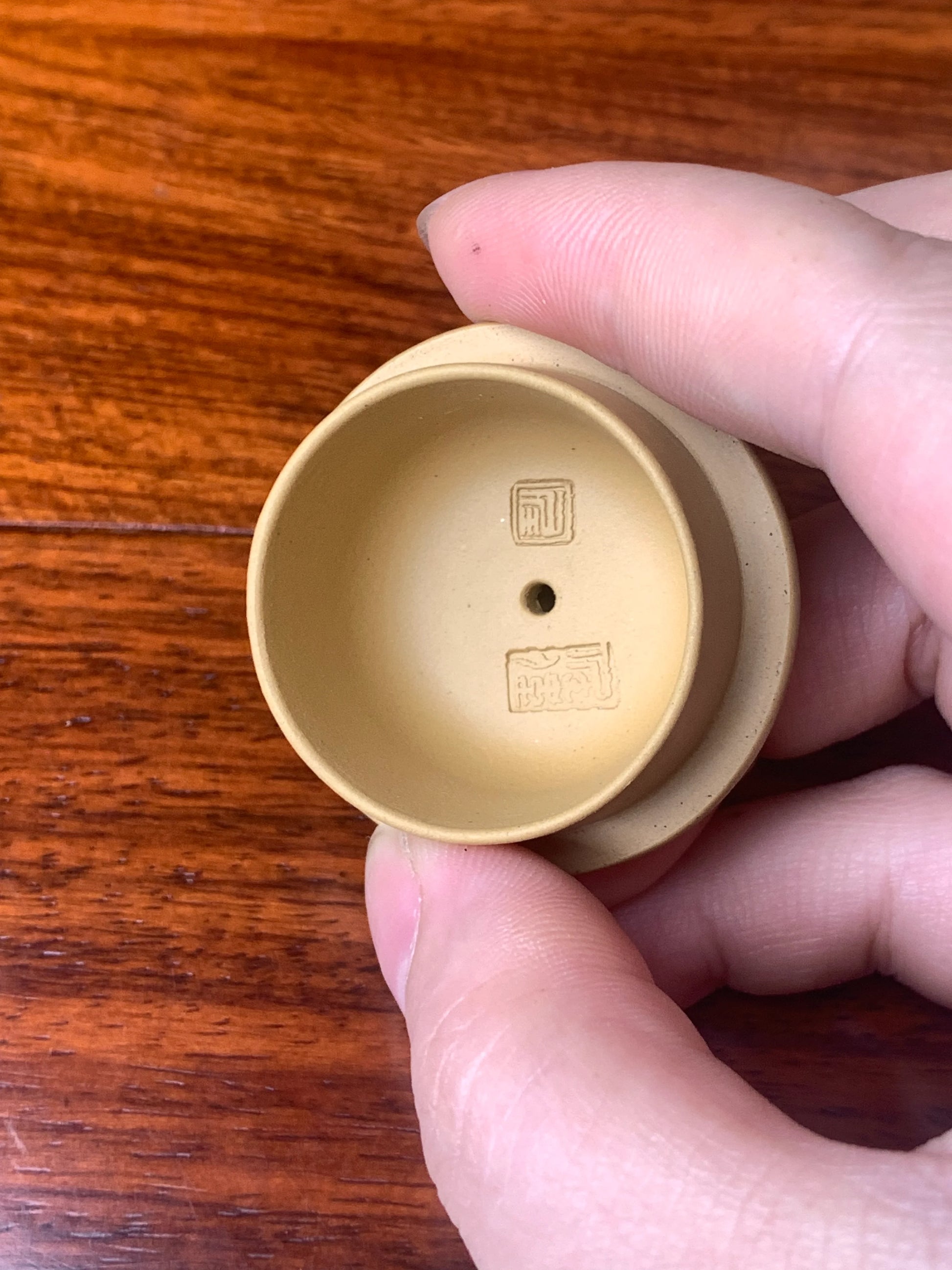 lid marks of the handmade yixing teapot xiao ying