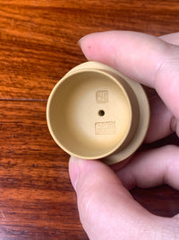 lid marks of the handmade yixing teapot xiao ying