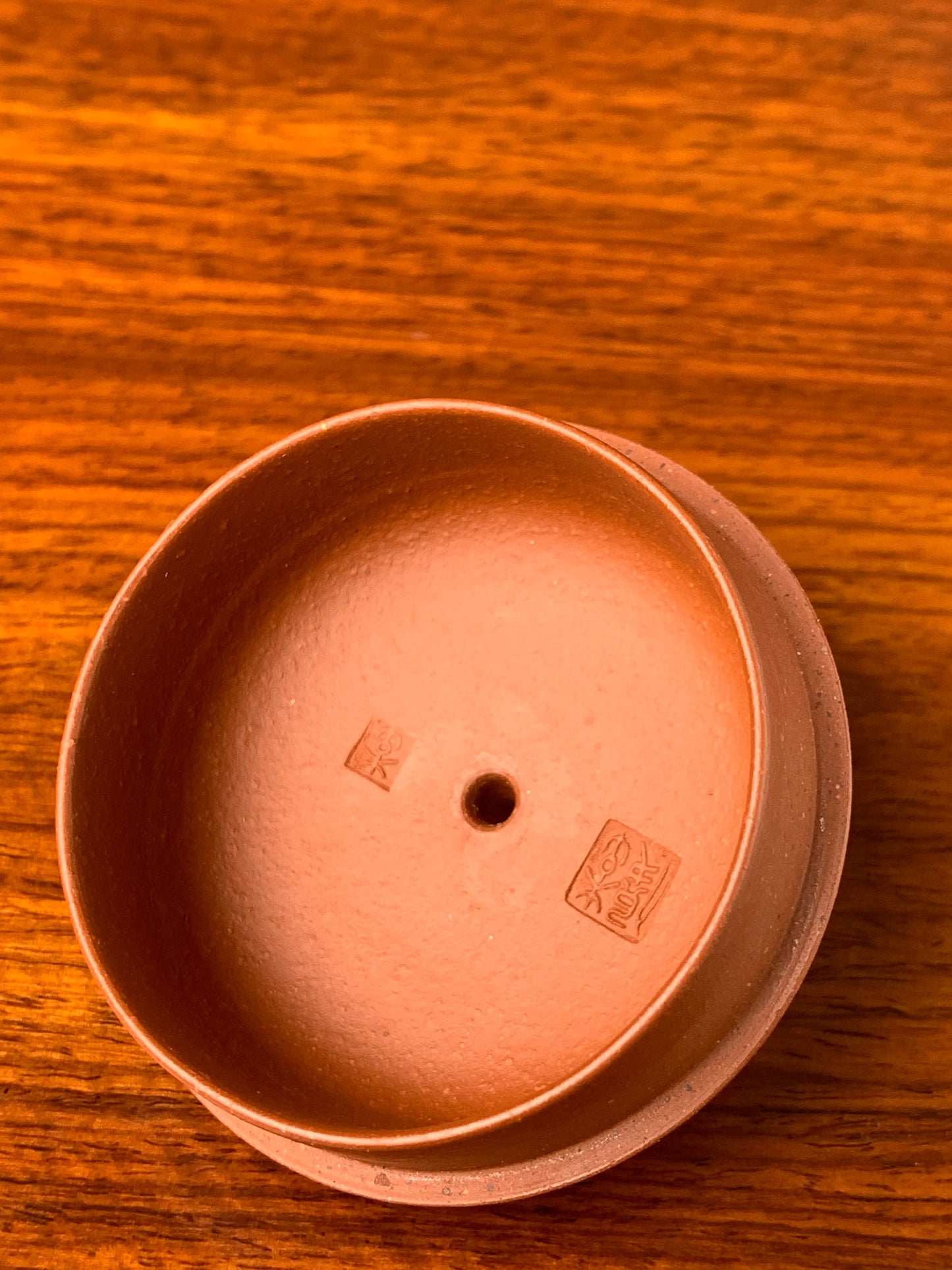 Photo of seals inside the teapot lid