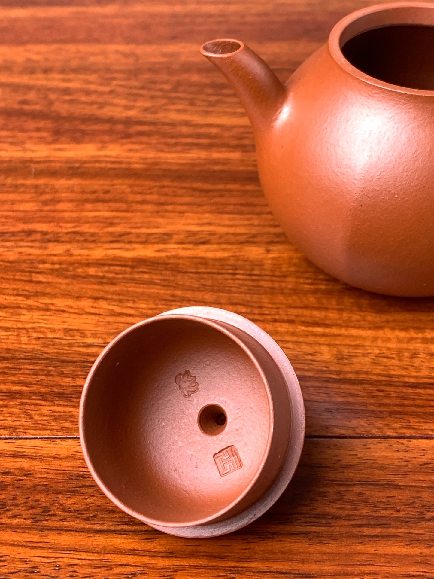 there are two lid marks in the teapot lid