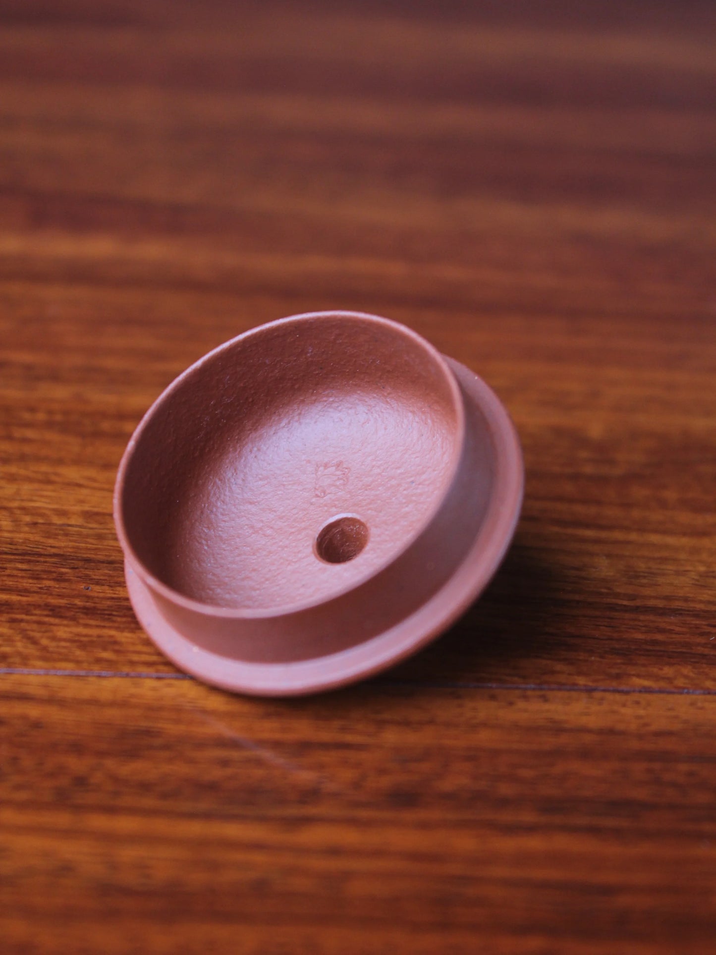A  look at the lid of this handmade teapot on the table