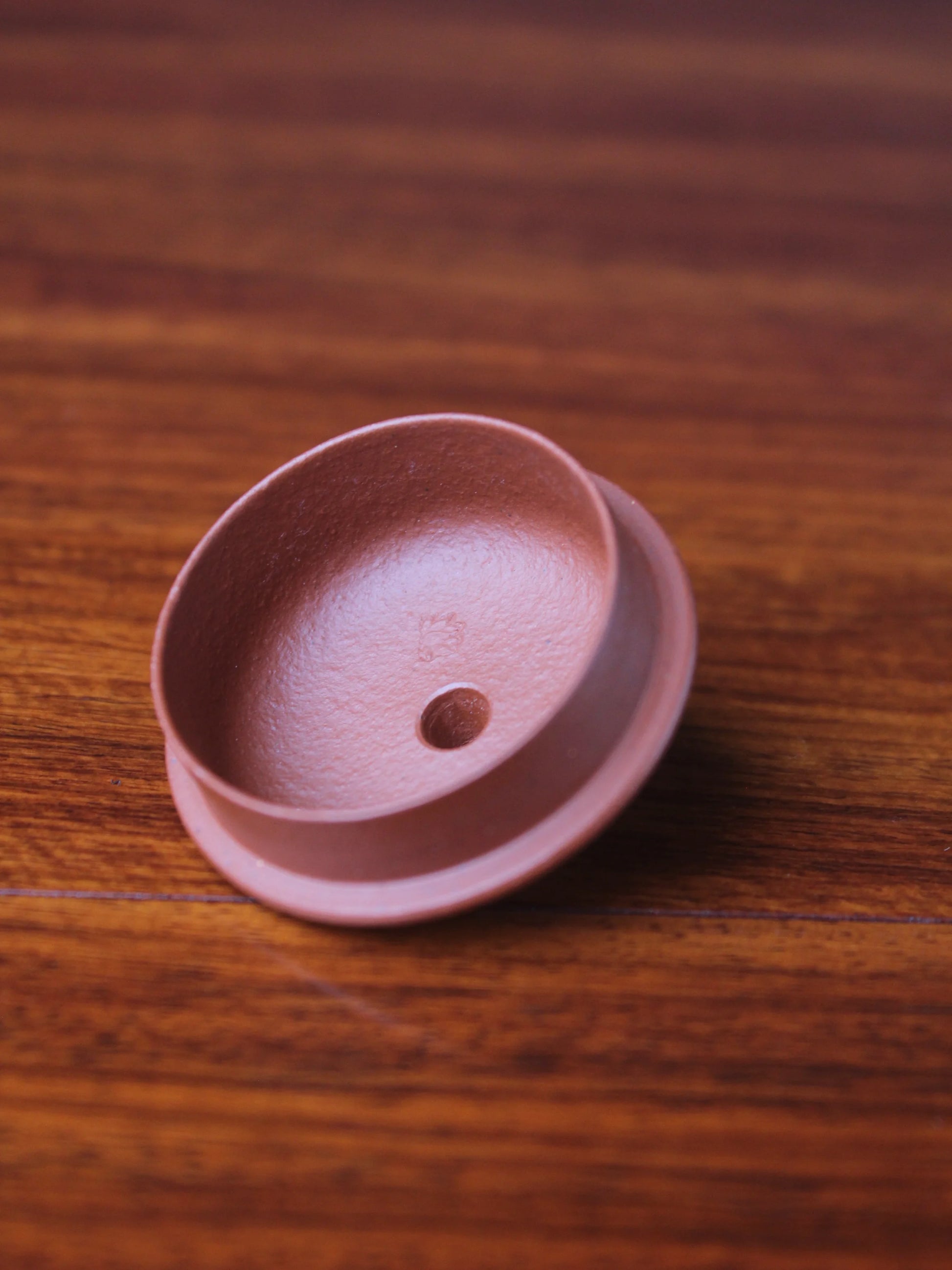 A  look at the lid of this handmade teapot on the table